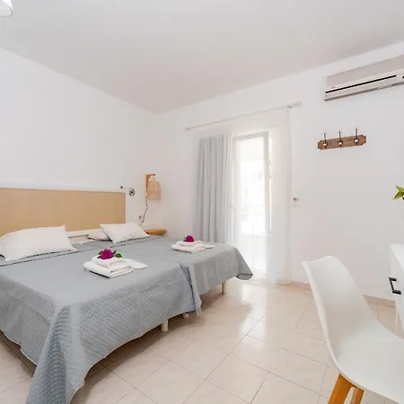 Averto Corfu Dassia (Corfu)